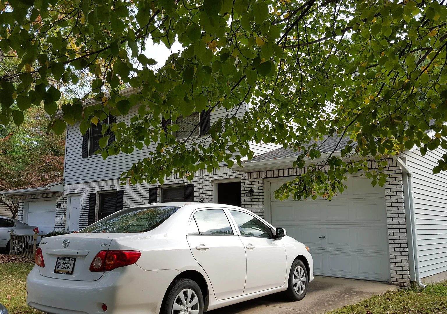 3 Beds, 1.5 Bath Townhome with Garage — Photo 4
