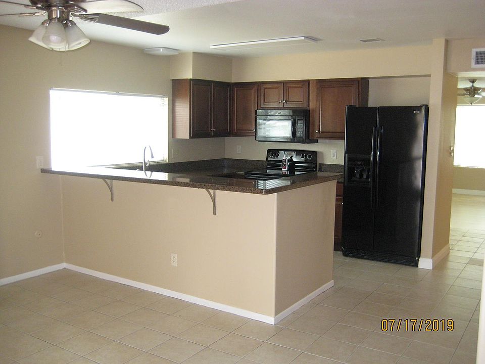 1st image of 895 N Roosevelt Cir