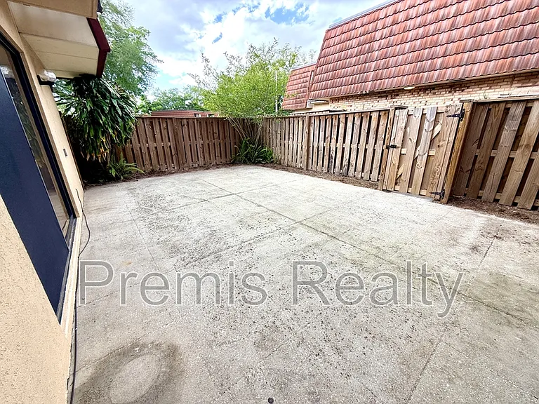 2607 6th Ct #1 — Photo 10