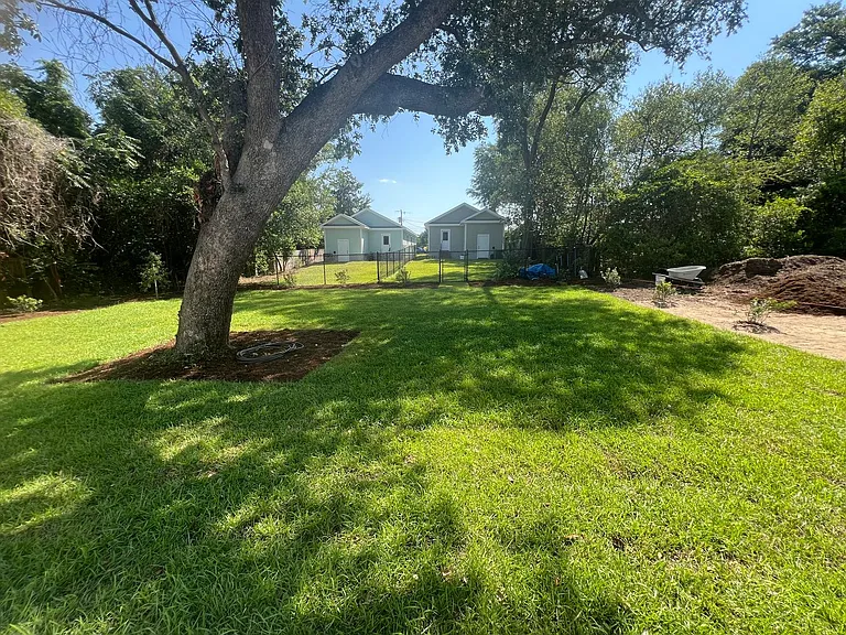 1921 Pine St — Photo 22