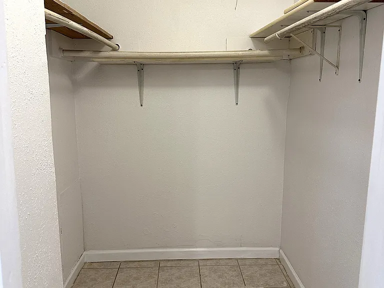 1221 Welch St #1 — Photo 10