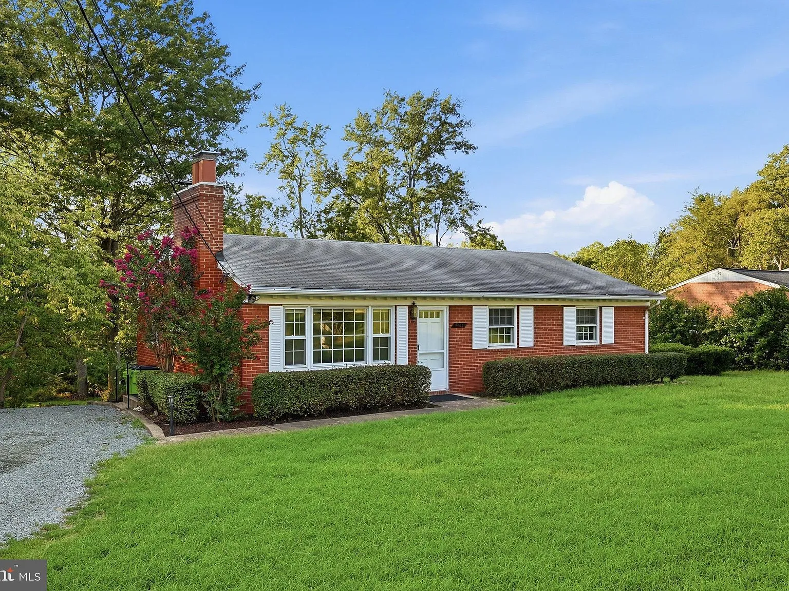3 bed, 2.0 bath, 2233 sqft, $3,000 — Photo 1