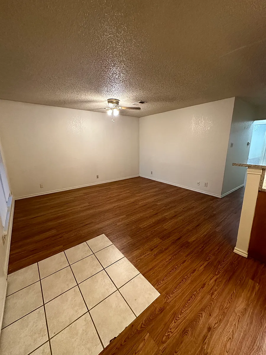 Building Photo - 924 W Chestnut St #5