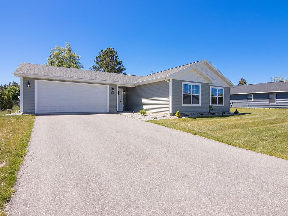 1st image of 1948 Oriole Dr