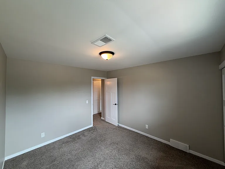 543 East Blf — Photo 11