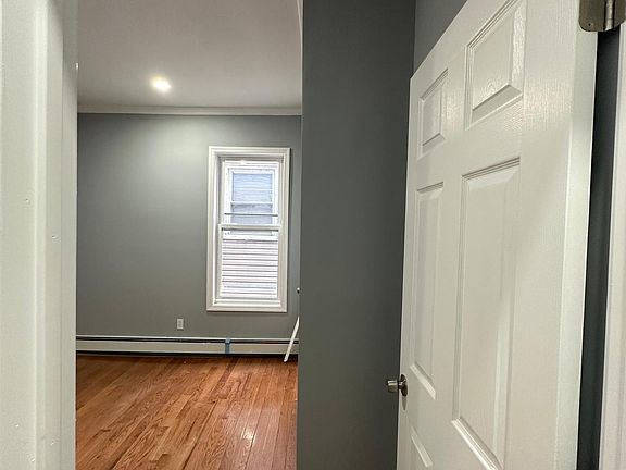5th image of 1375 Teller Ave #2B