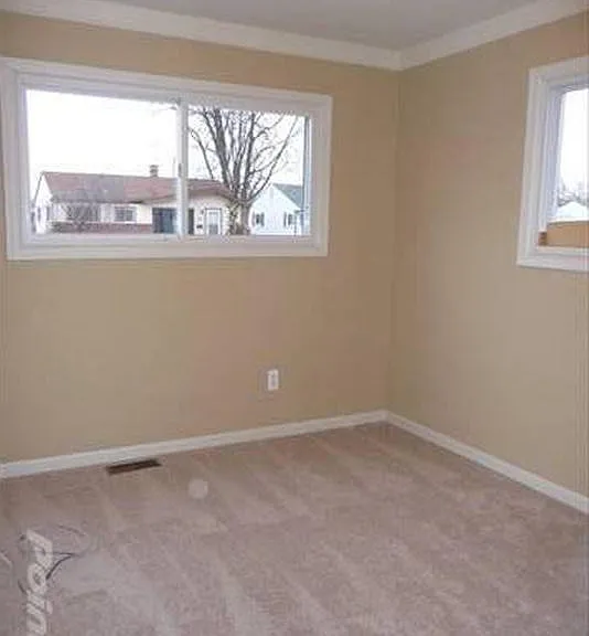 899 Douglas St — Photo 14