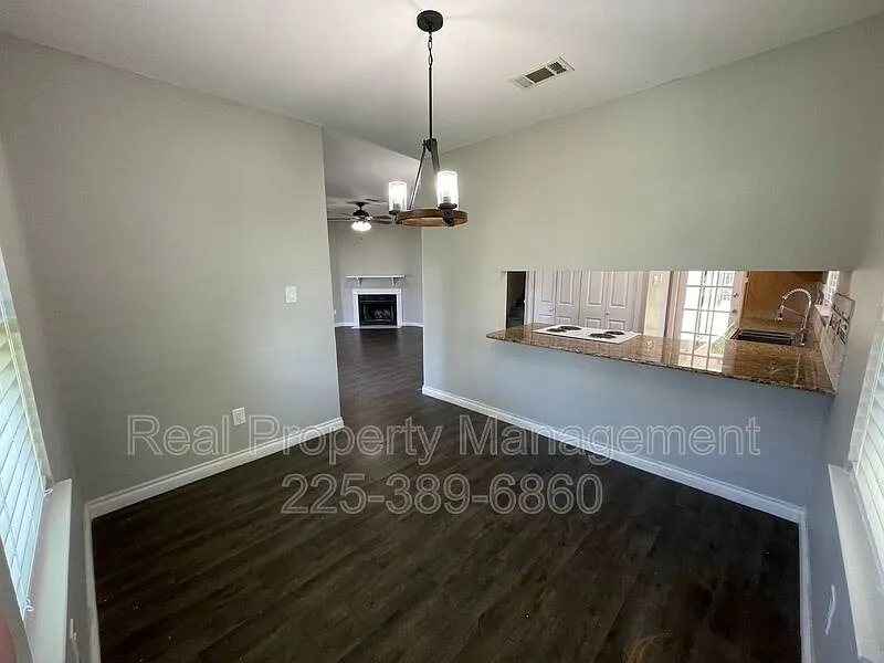 3 bed, 2.0 bath, 1471 sqft, $1,700 — Photo 3