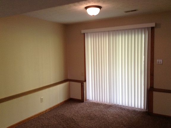 3rd image of 10 N Rosewood Ct