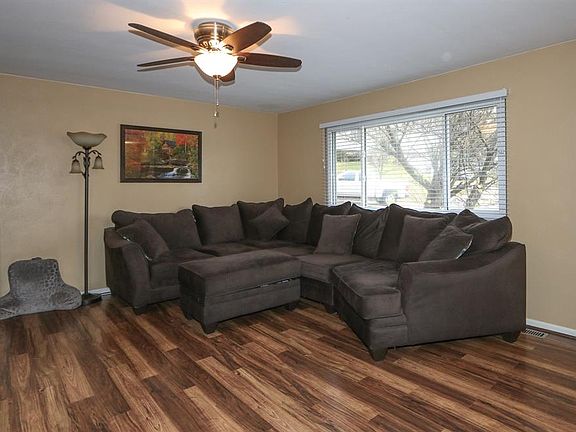 3rd image of 849 Elwyn Pl