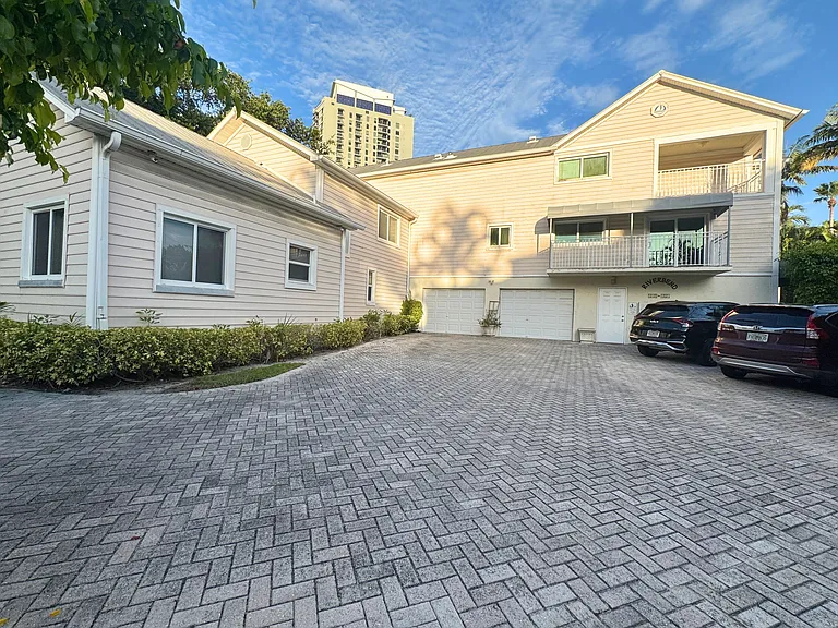 454 SW 5th Ave — Photo 11