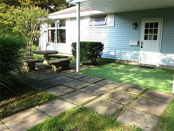 5th image of 92 Beechrock Dr