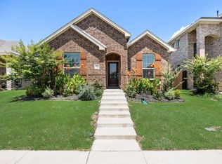 2926 S Griffin Ln, Forney, TX 75126