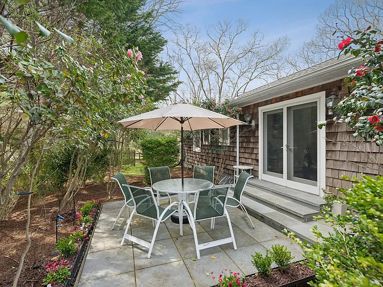 26 Woodbine Dr — Photo 3