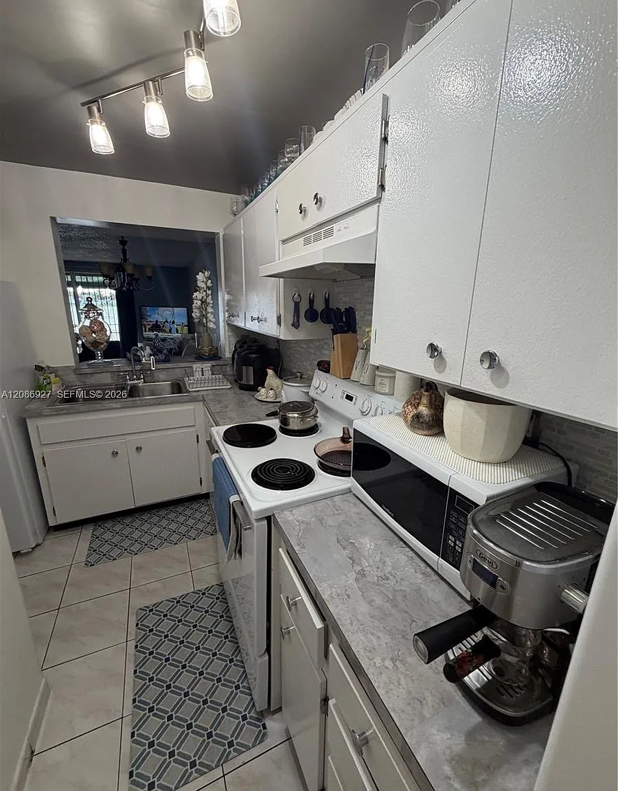 Laguna Condo — Photo 4