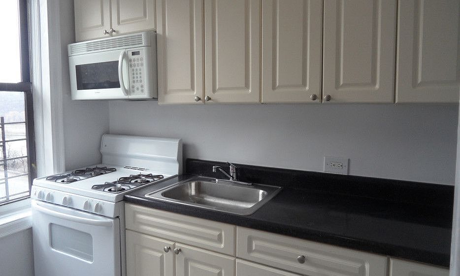 1st image of 2101 Cedar Ave APT 9A