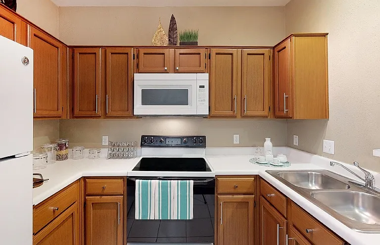 Tuscany Park Apartments — Photo 2
