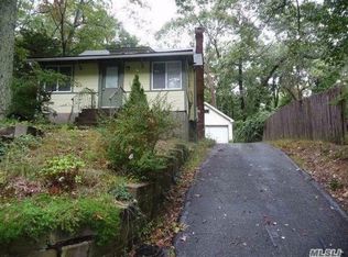 68 Washington St, Setauket, NY 11733