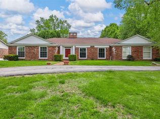 91 Forest Knoll Dr, Fenton, MO 63026