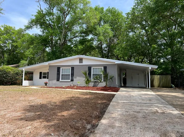 16 Azalea Dr, Mary Esther, FL 32569