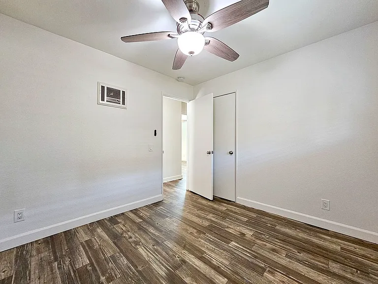 Parklane Apartments — Photo 106