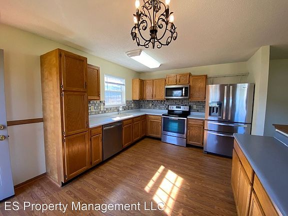 3rd image of 7396 Grandview Dr