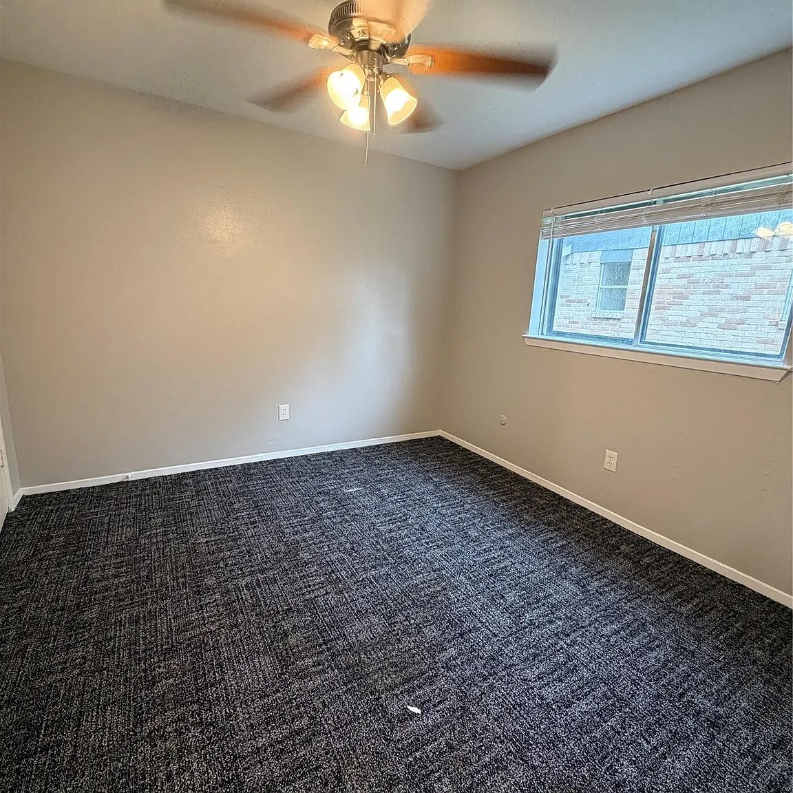 4 bed, 2.0 bath, 1413 sqft, $2,000 — Photo 4