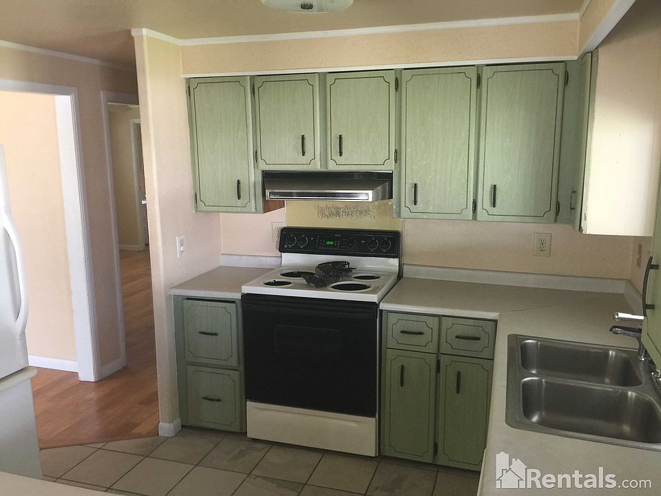 2nd image of 538 Skyline Dr E