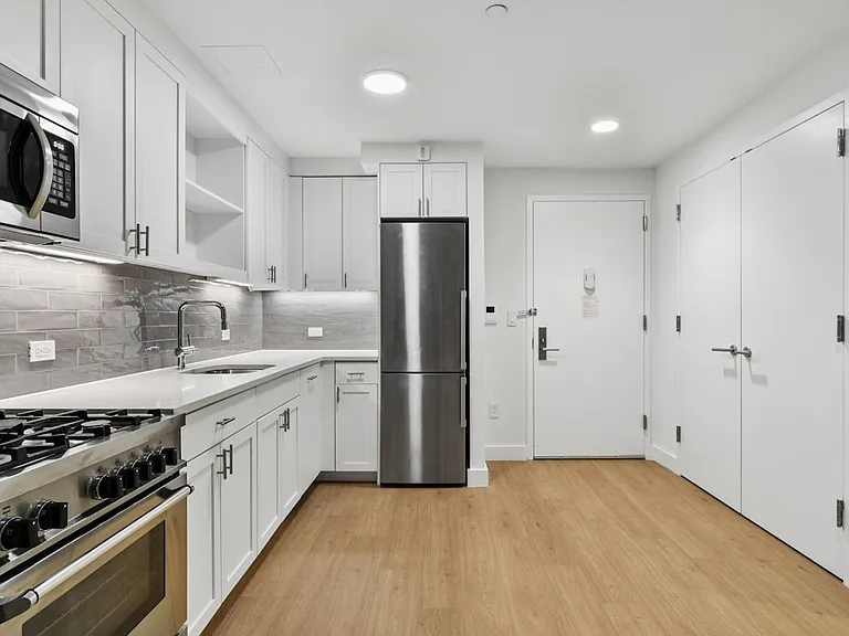 145 Clinton St #3E — Photo 11