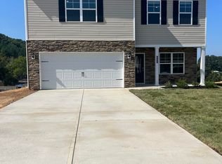 825 Magnolia Ridge Dr, Blountville, TN 37617