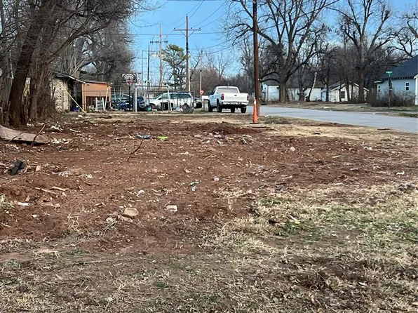 702 N 11th St Lot 46, Chickasha, OK 73018