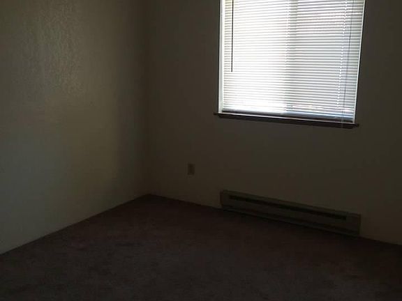 5th image of 3-706 Emery Dr #3