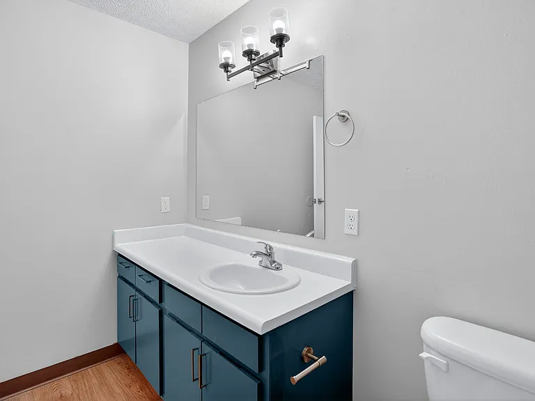 Lakeside Apartments — Photo 7