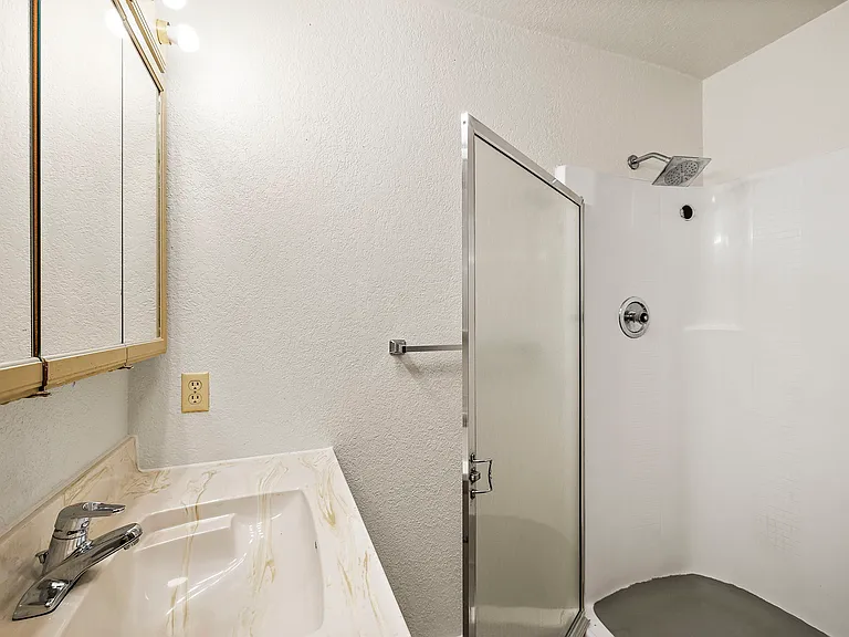 2516 Rockefeller Ave #1 — Photo 23