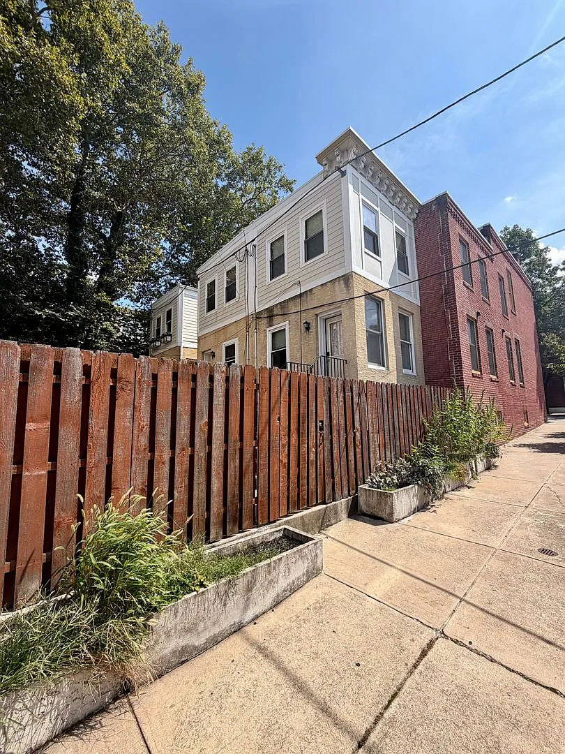 Stunning 3-Bedroom/2.5 Bathroom in the heart of Powelton Village. Available NOW! — Photo 3