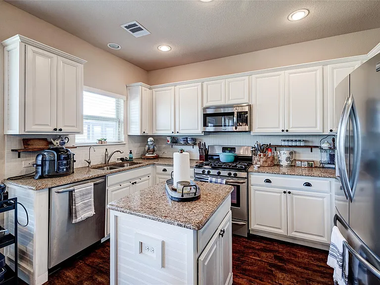 5901 Scenic Lake Dr — Photo 16