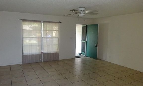 3rd image of 1421 NE 38th St
