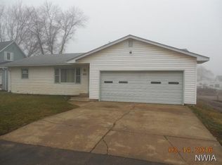 231 N 6th St, Akron, IA 51001