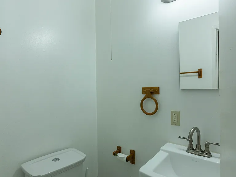 5125 Harold Way #202 — Photo 44