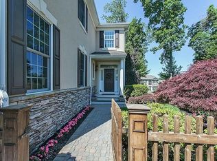 22 Young Ct, Chester, NJ 07930