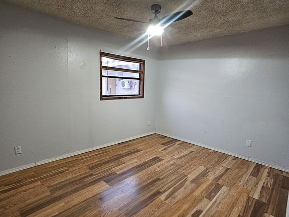 4th image of 1303 8th St #1/2