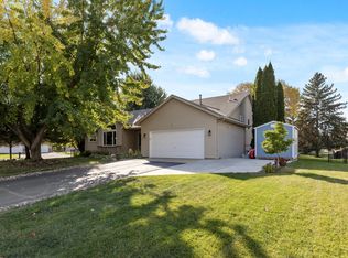 21225 Hyacinth Ave, Lakeville, MN 55044