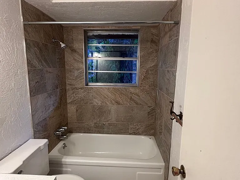 1052 NW 7th Pl — Photo 5