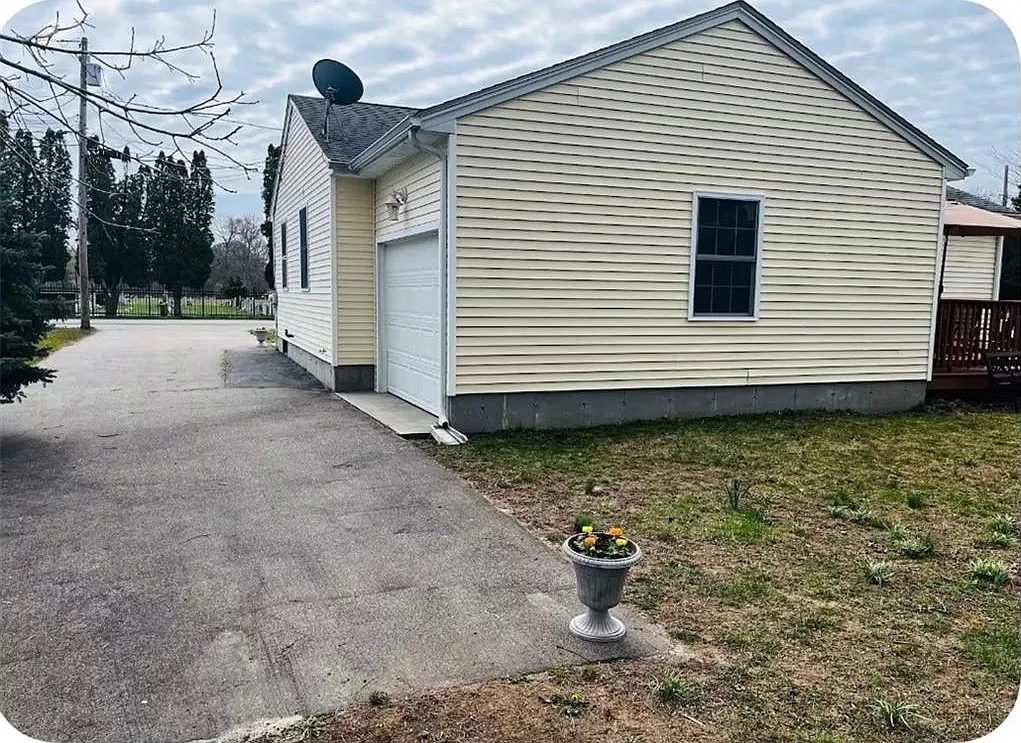 3 bed, 1144 sqft, $1,900 — Photo 3