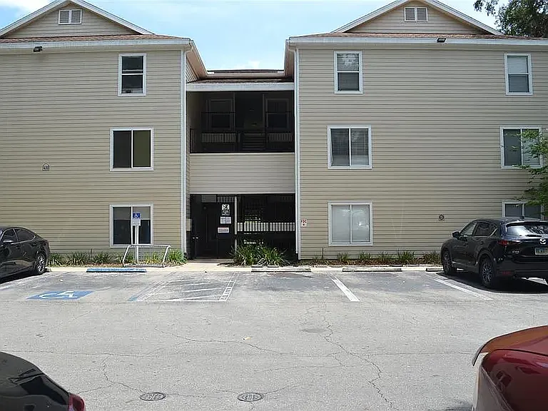3800 SW 20th Ave #405 — Photo 1
