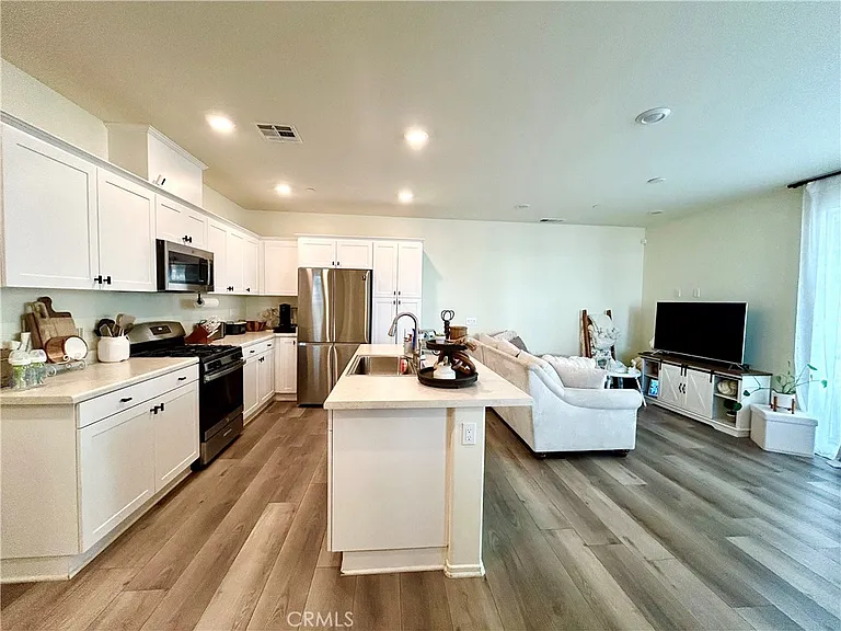 27375 Georgetown Dr — Photo 6