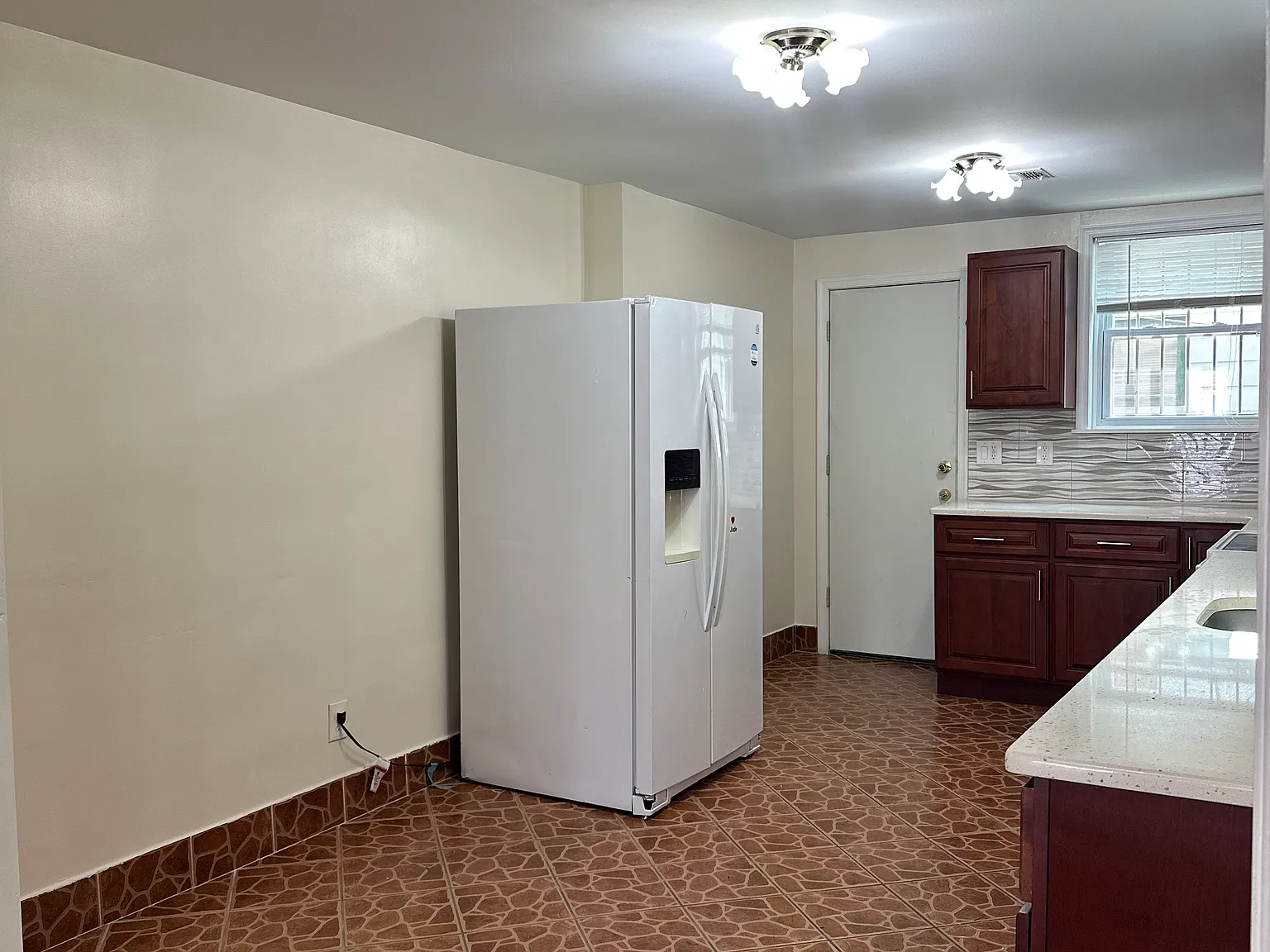 3 bed, 1.5 bath, 1210 sqft, $1,600 — Photo 4