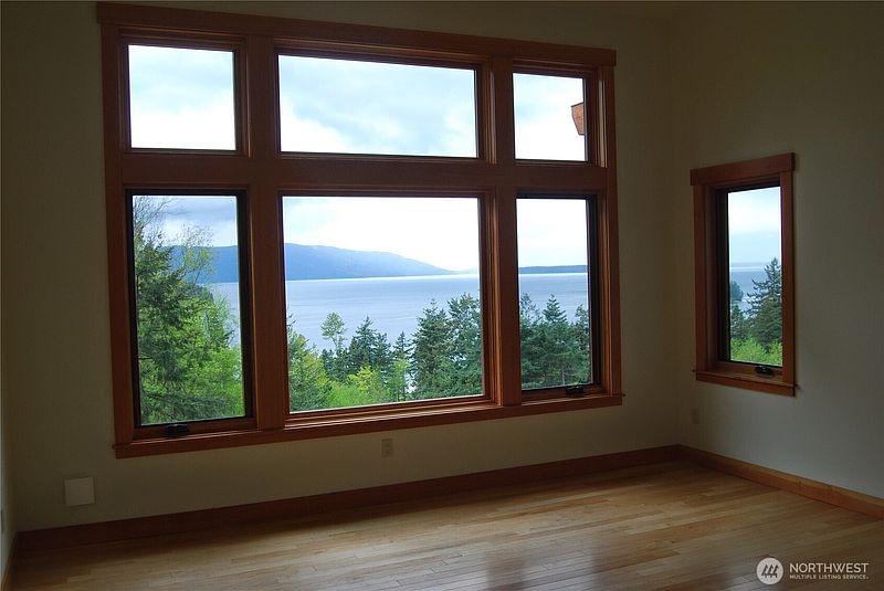 3rd image of 820 Chuckanut Drive