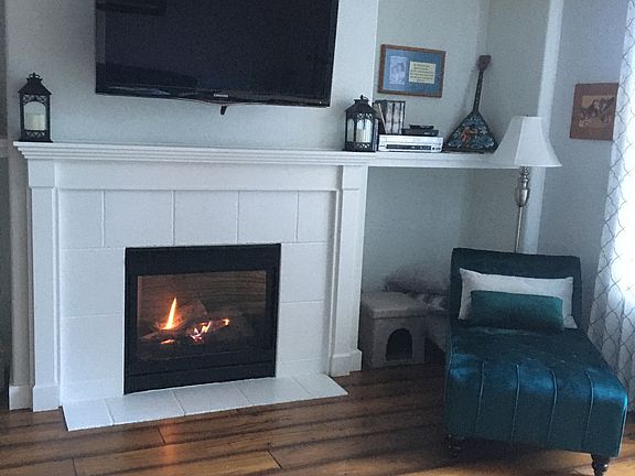 Living Room / Fireplace