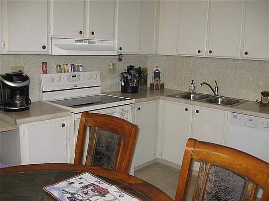 5th image of 18 Carriage Bay Ct